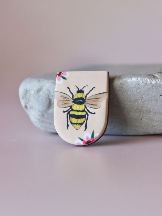 Bee brooch (Made to order)