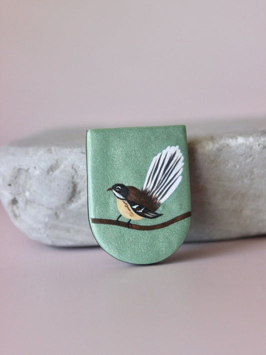 Fantail brooch (Made to order)