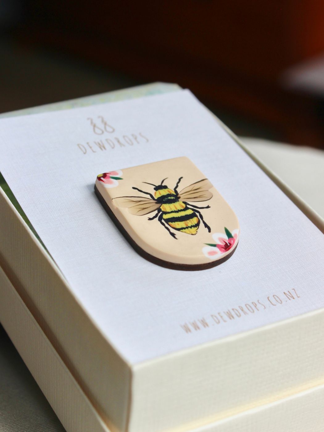 Bee brooch (Made to order)